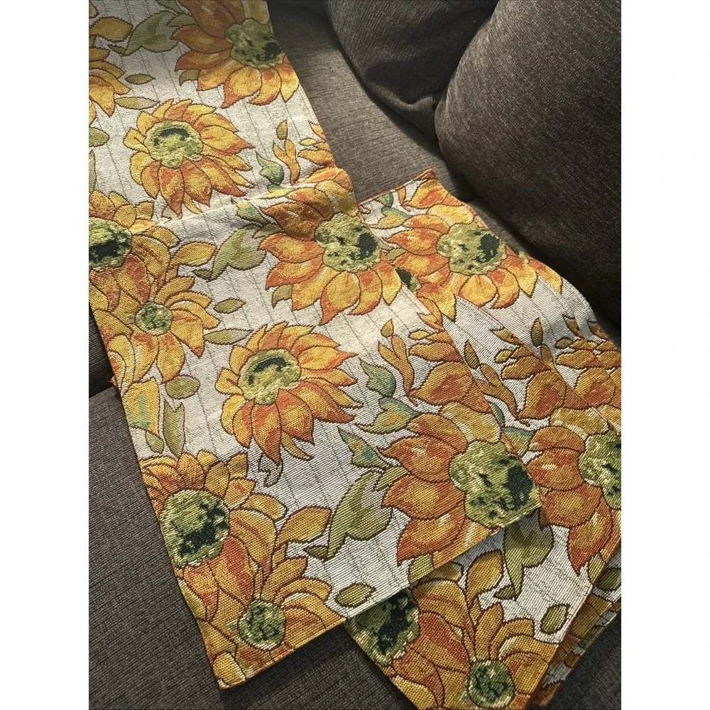 Tapestry Table Runner, +4 placemats 13